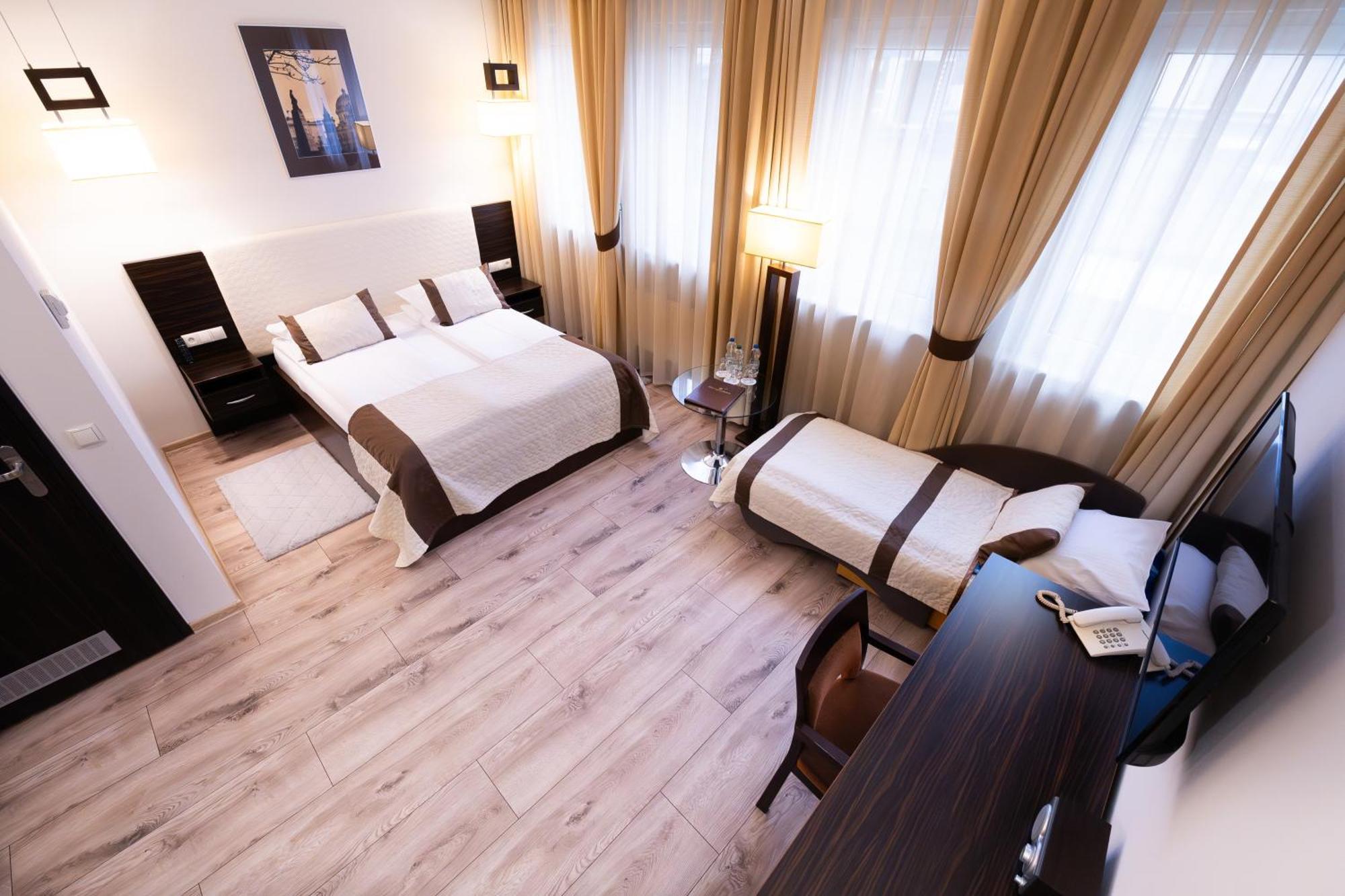 Hotel Borowiecki Lodz  Exterior photo